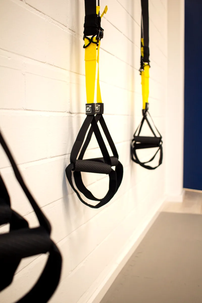 Aktive physiotherapeutische Behandlung mit Sling Trainer